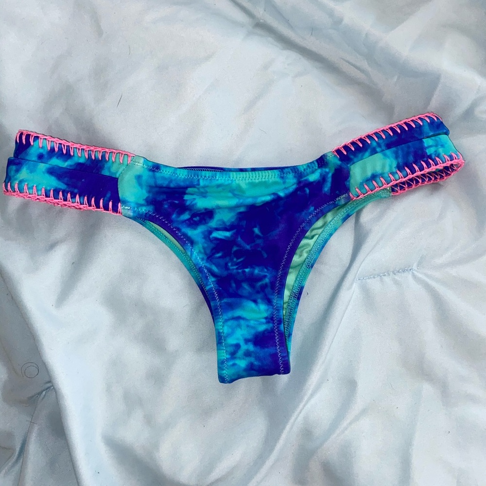 Shade & Shore cheeky tie dye bikini bottom!